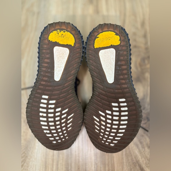 adidas Yeezy Boost 350 V2 - Size 7 EUC - Picture 3 of 6